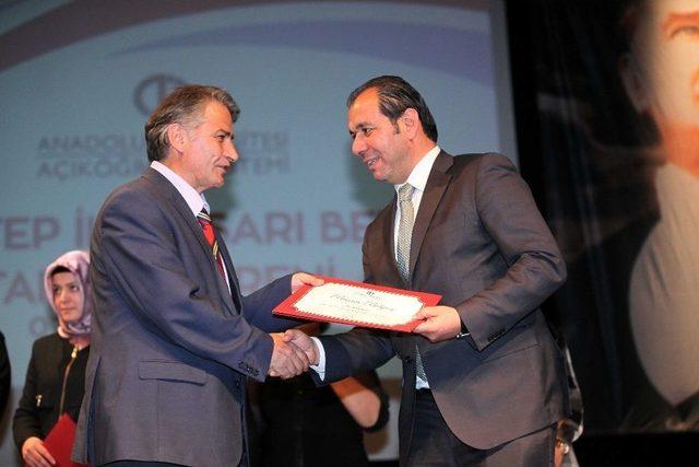 Anadolu Üniversitesi Ailesi Açıköğretim Sistemin Başarılı Öğrencileriyle Gaziantep’te Buluştu