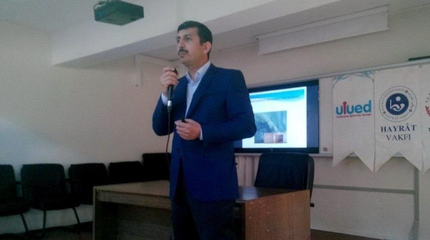 Hayrat Vakfından Osmanlı T&uuml;rk&ccedil;esi Ve Değerler Eğitimi Semineri