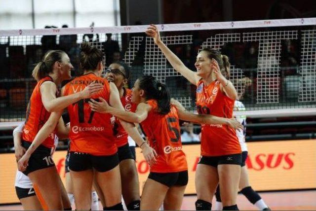 Eczacıbaşı Vitra: 3 - Fenerbah&ccedil;e: 0 3