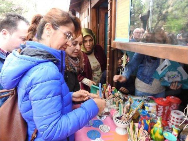 Duru'nun Hastane Odasında Yaptığı Ürünler Kermeste