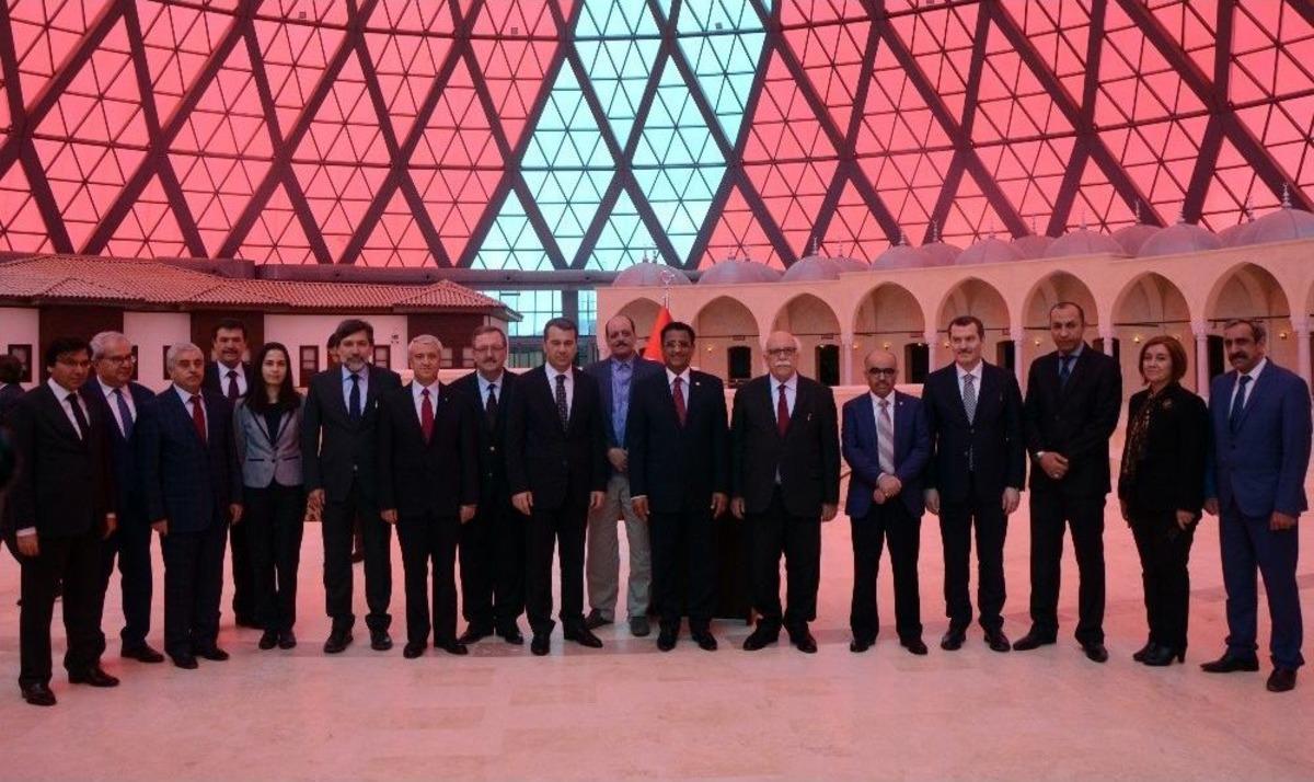 Arap Ve T&uuml;rk Gen&ccedil;leri, Elektronik Futbol Festivali&rsquo;nde Buluşacak