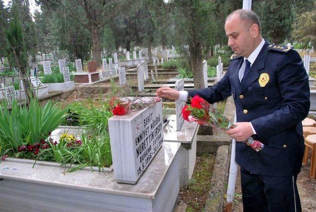 Polisler, T&uuml;m Şehitler İ&ccedil;in Dua Etti 1
