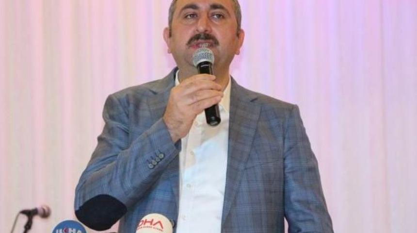 Abdulhamit G&uuml;l: 16 Nisan'da 'evet' Demekle Darbecilere Karşı &Ccedil;ıkmaktır