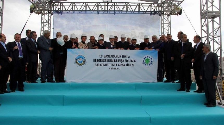 Esnaflar İ&ccedil;in Yaptırılan 840 Konutun Temeli Atıldı