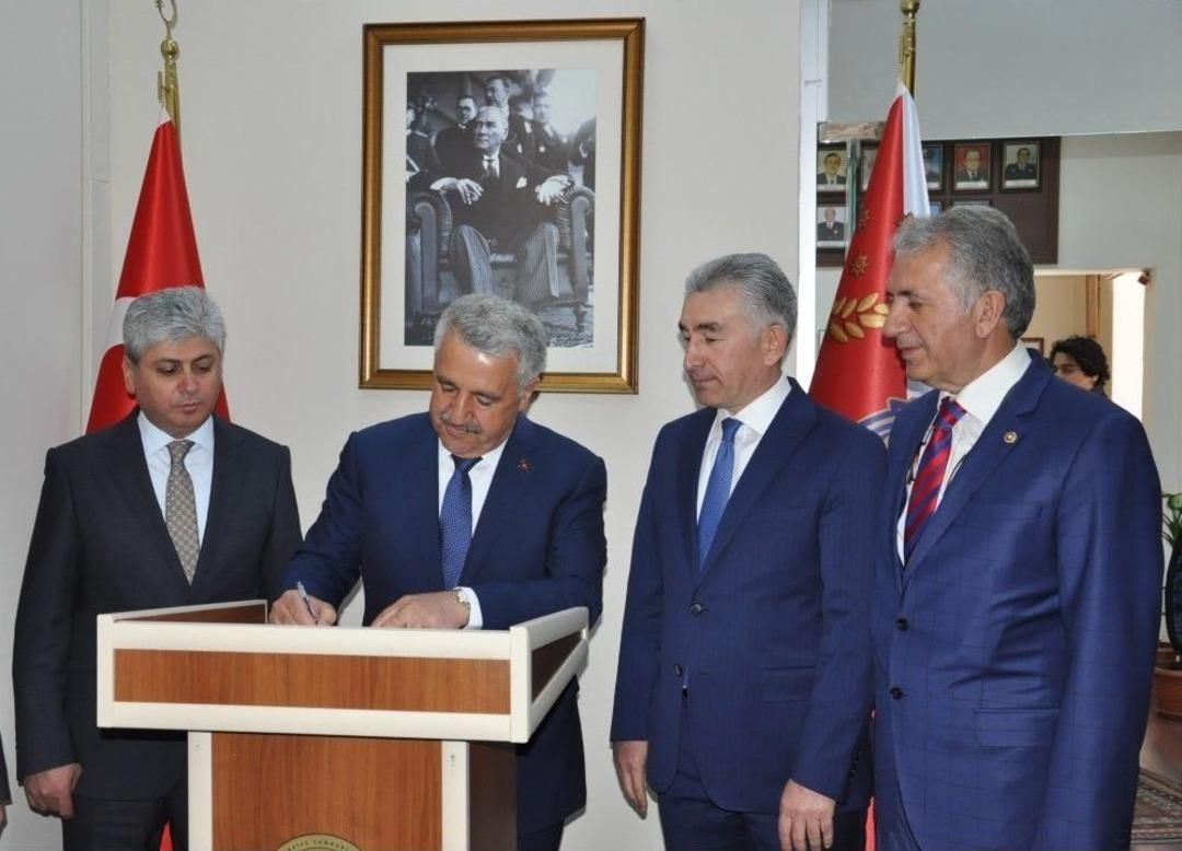 Bakan Arslan&rsquo;dan Kars Emniyetine Anlamlı Ziyaret