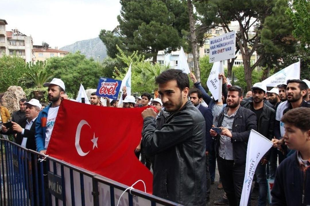 &ldquo;t&uuml;rkiye İ&ccedil;in Evet&rdquo; Y&uuml;r&uuml;y&uuml;ş&uuml; Hatay&rsquo;da Miting Havasında Ge&ccedil;ti