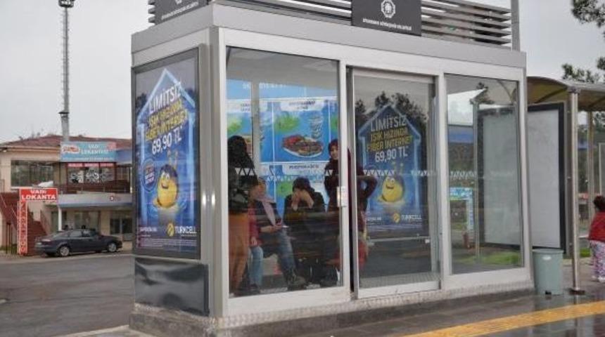 Diyarbakır'da Klimali Otob&uuml;s Durakları Hizmete Girdi