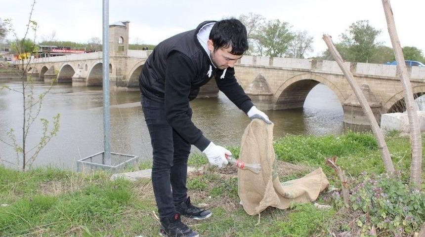 Tunca Nehri &Ccedil;evresinde Plastik Atık Temizliği Yapıldı