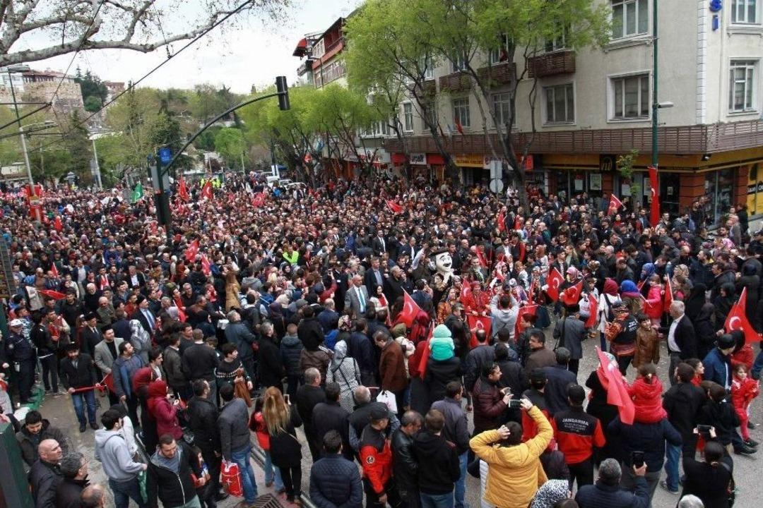 Bursa&rsquo;nın Fetih Şenliklerinde Diriliş İzdihamı