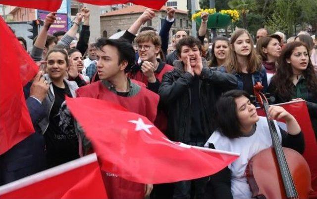 Liselilerden İzmir Marşı Ile 'hayır' Çağrısı