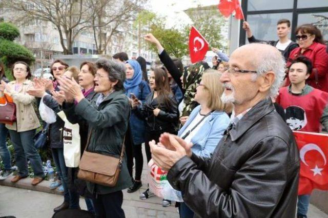 Liselilerden İzmir Marşı Ile 'hayır' Çağrısı