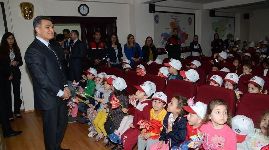 Miniklerden 172. Yıl Kutlaması