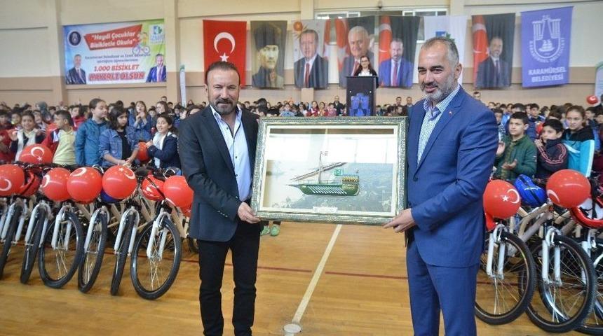 İzmit Belediyesi, Karam&uuml;rsel&rsquo;de 872 &Ouml;ğrenciye Bisiklet Dağıttı