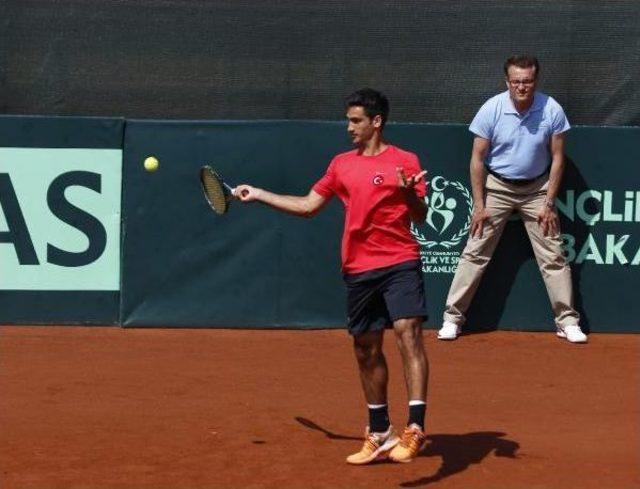 Davis Cup'ta Ikinci Günün Galibi Türkiye