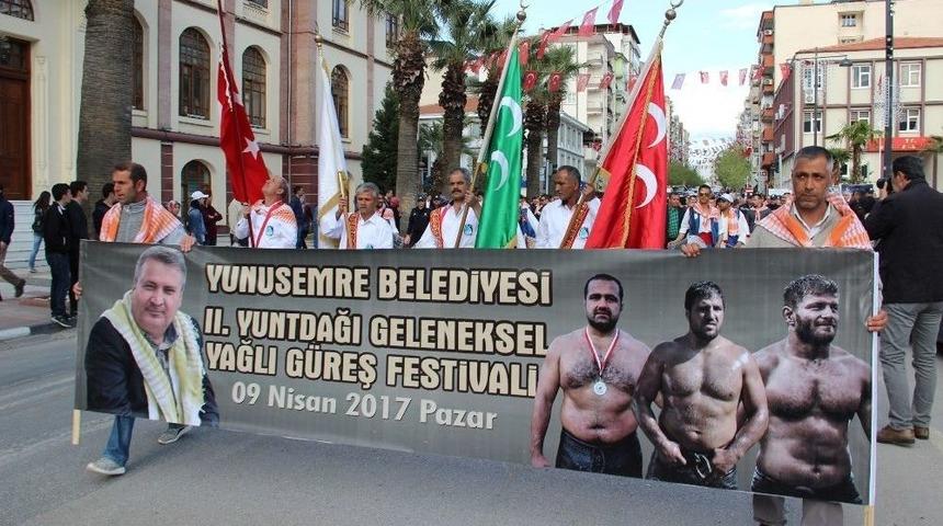 Manisa Sokaklarında G&uuml;reş Heyecanı