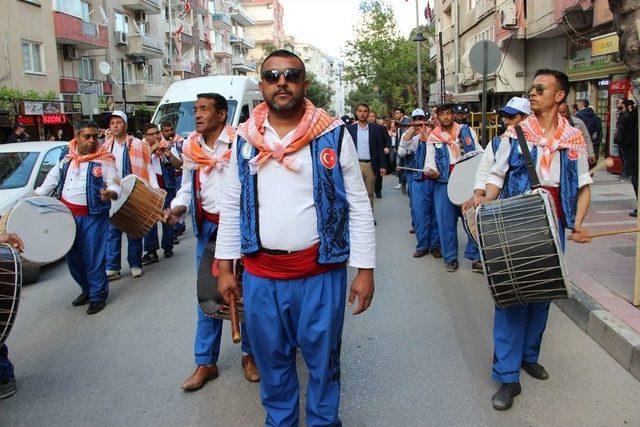 Manisa Sokaklarında Güreş Heyecanı