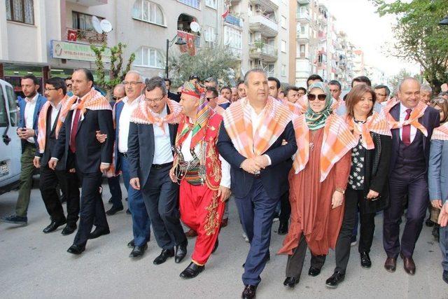 Manisa Sokaklarında Güreş Heyecanı