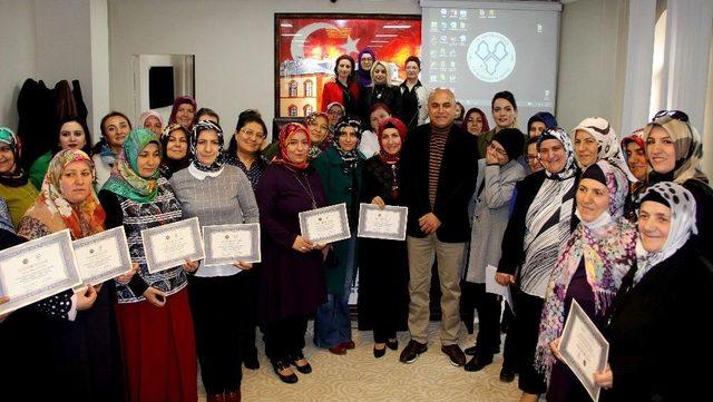 Menopoz Eğitimi Tamamlayan 40 Kadın Başarı Sertifikası Aldı 2