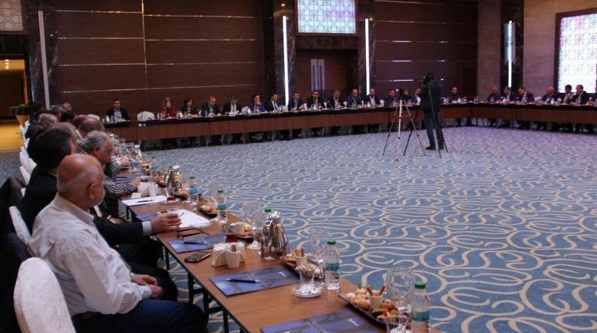 Ab Bakanı Yardımcısı Şahin, Stk&rsquo;larla Bir Araya Geldi