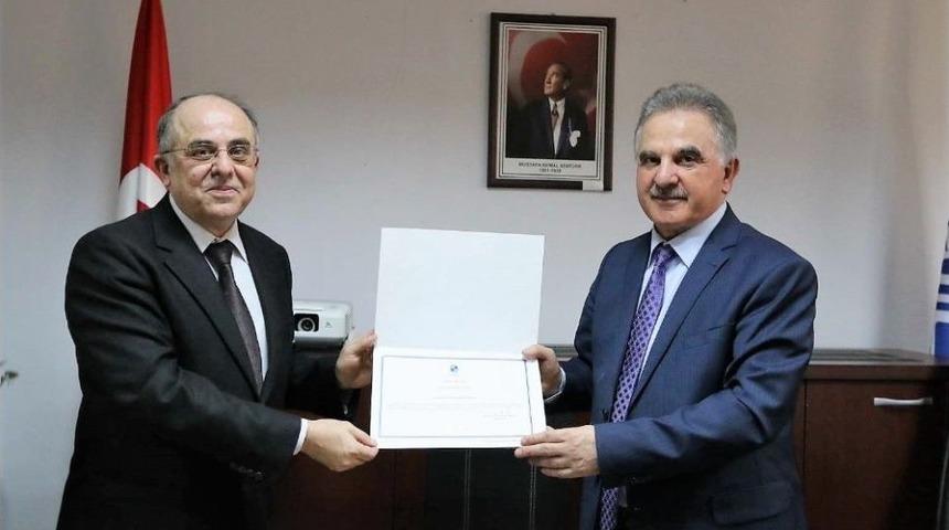 Hukuk Faf&uuml;ltesi Dekanlığına Prof. Dr. Mehmet Tayfun Amman Atandı