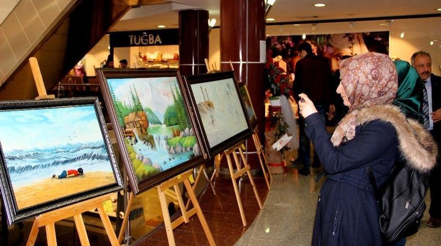 Ressam &Ouml;zyurt 7&rsquo;nci Sergisini Tsk Mehmet&ccedil;ik Vakfı Yararına A&ccedil;tı