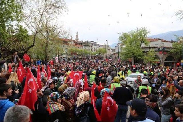 Bursa'da Fetih Şenliklerinde 'diriliş Ertuğrul' Izdihamı