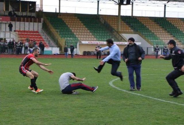 Amatör Maçta Kavga: 2 Polis Yaralı, 7 Gözaltı