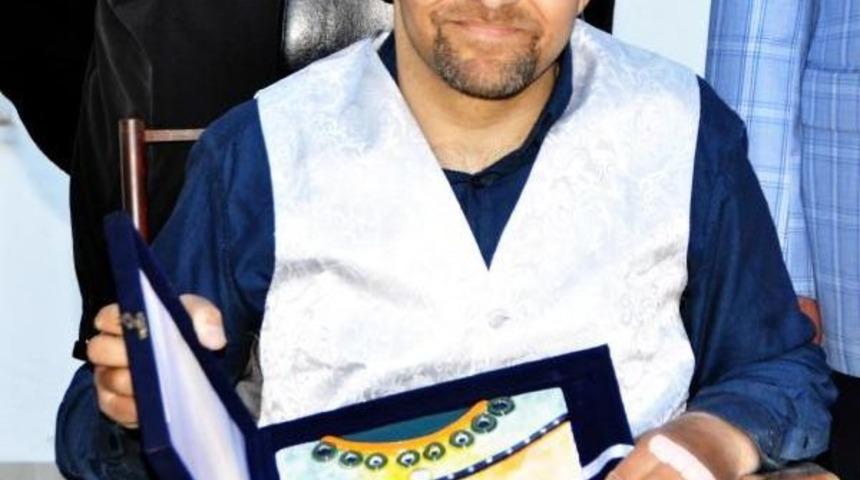 Emekli Ikramiyesini &Ccedil;alıştığı Vakfa Bağışladı