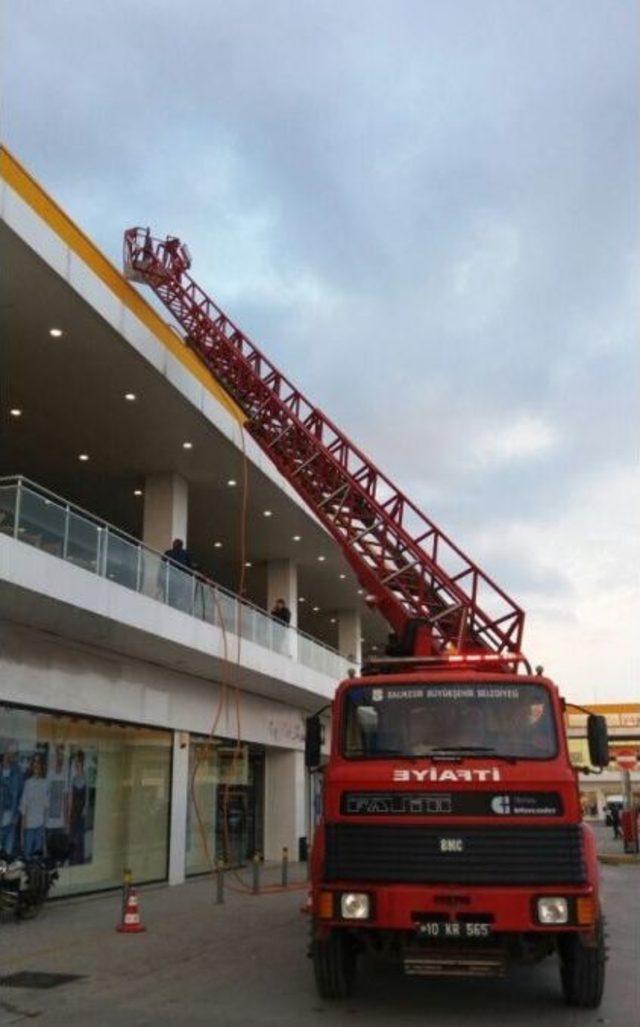 Avm’de Baca Yangını Paniğe Neden Oldu