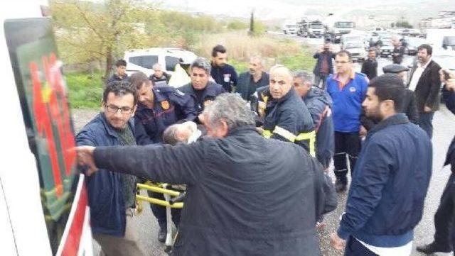 Adıyaman'da Otomobiller Çarpıştı: 4 Yaralı