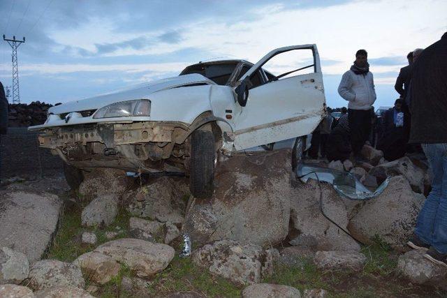 Otomobil Şarampole Devrildi: 1 Ölü, 1 Yaralı