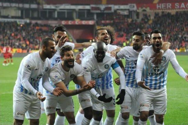 Eskişehirspor-Adana Demirspor Soyunma Odası