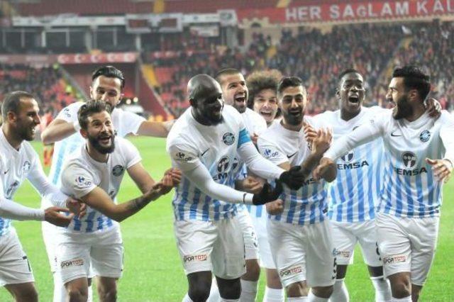 Eskişehirspor-Adana Demirspor Soyunma Odası