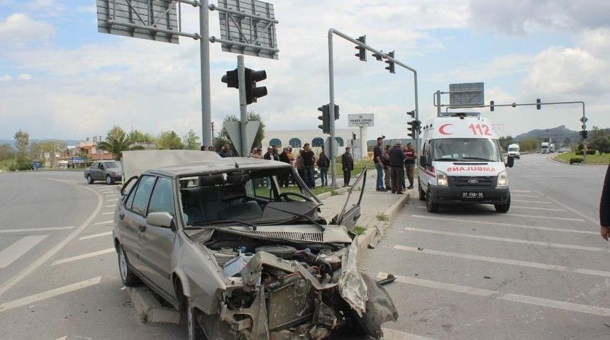 Otomobil Tıra &Ccedil;arptı:1 Yaralı