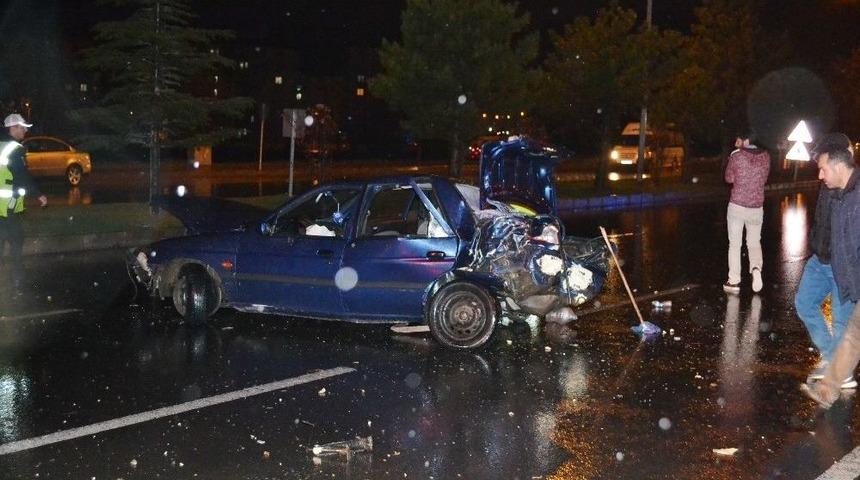 Hurdaya D&ouml;nen Otomobilden Burunları Bile Kanamadan &Ccedil;ıktılar