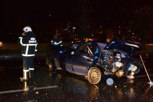 Hurdaya Dönen Otomobilden Burunları Bile Kanamadan Çıktılar