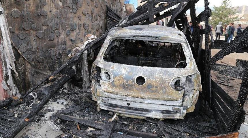 Sigara İzmariti L&uuml;ks Aracı K&uuml;le &Ccedil;evirdi!