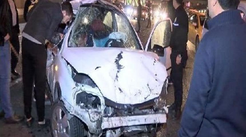 Ey&uuml;p'te Trafik Kazası: 2Isi Ağır 5 Yaralı