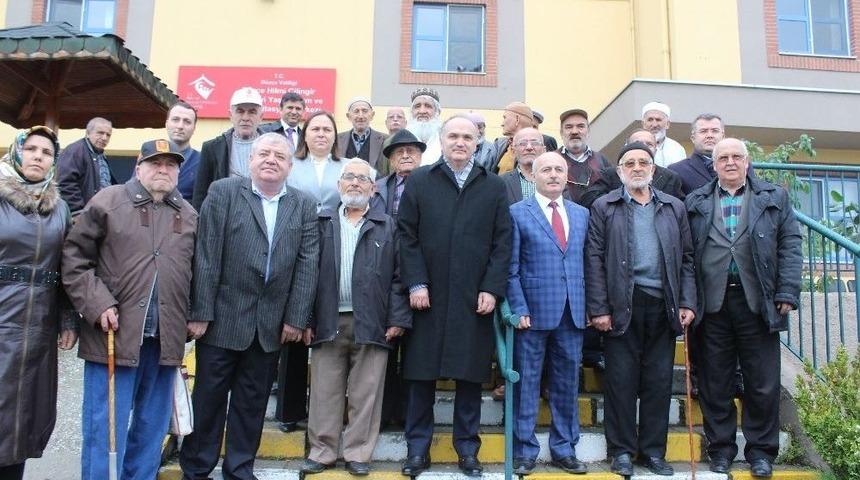 Bakan Faruk &Ouml;zl&uuml;, Huzurevi Sakinleri İle Kahvaltı Yaptı