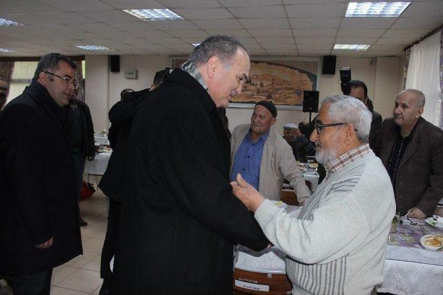 Bakan Faruk Özlü, Huzurevi Sakinleri İle Kahvaltı Yaptı