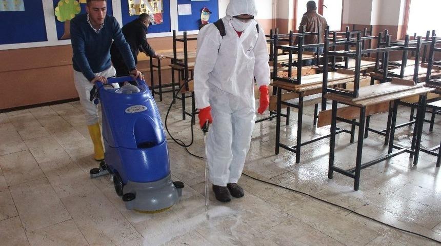 Okul Temizliği H&uuml;k&uuml;ml&uuml;lere Emanet