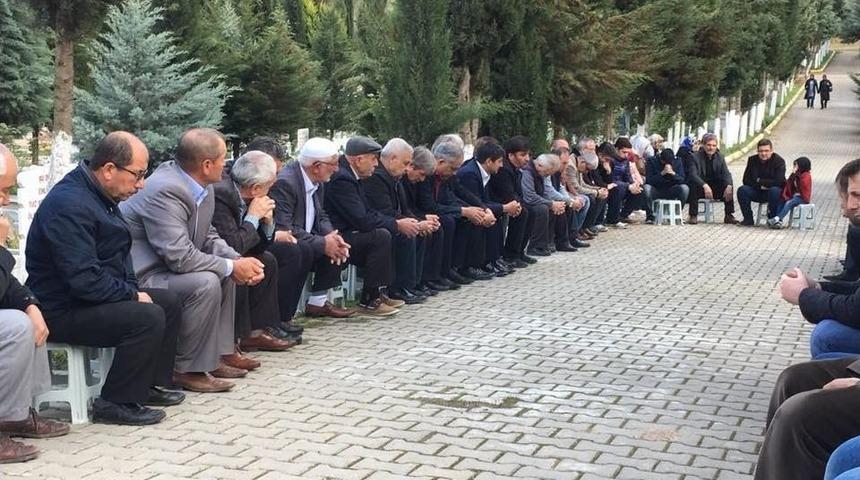 Osmaneli Eski Belediye Başkanı &Ccedil;etintaş Mezarı Başında Anıldı