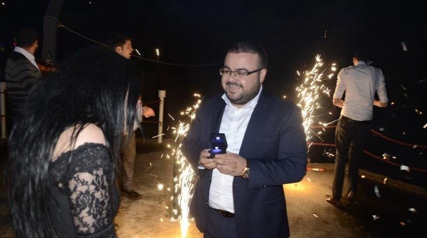 (&ouml;zel Haber) D&uuml;ğ&uuml;nde S&uuml;rpriz Evlenme Teklifi