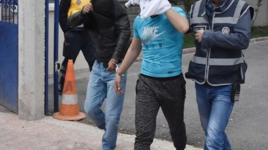 Kız Arkadaşının Taksi Borcu I&ccedil;in, Taksiciyle Bir Olup Hırsızlık Yaptı