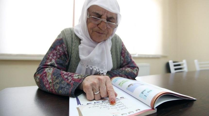 Yenimek Fatma Ninenin Okuma-yazma Hayalini Ger&ccedil;eğe D&ouml;n&uuml;şt&uuml;rd&uuml;