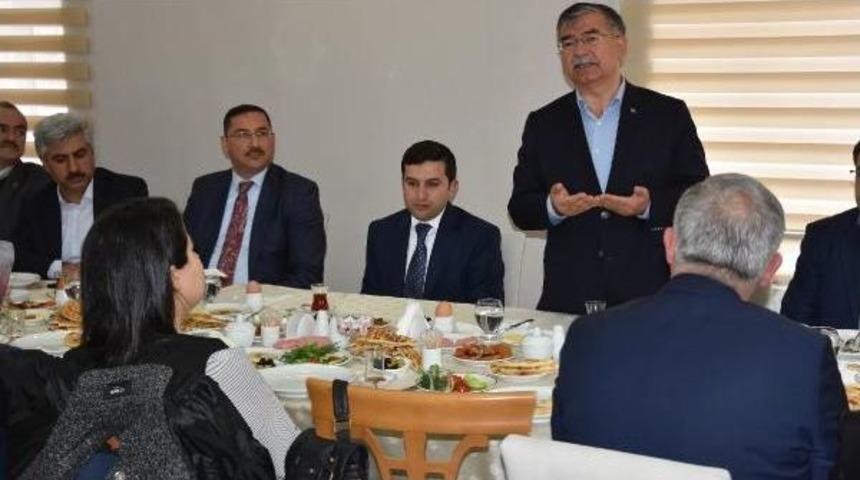 Bakan Yılmaz: Chp Kendini Bu &Uuml;lkenin Sahibi Sanıyor