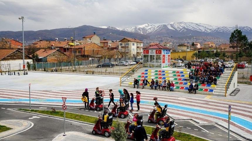 &Ouml;ğrencilere Uygulamalı Trafik Eğitimi Veriliyor