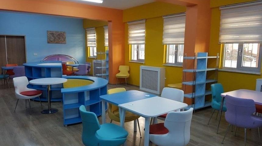 Barış Ortaokuluna Yeni Z K&uuml;t&uuml;phane