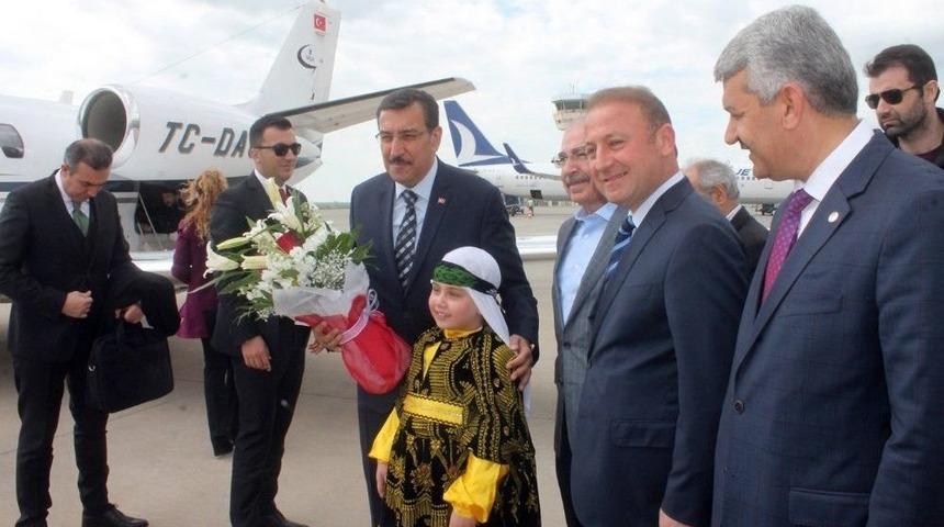 Bakan T&uuml;fenkci: &ldquo;siyaset Yaparken Nefret Dilini Kullanmamalıyız&rdquo;