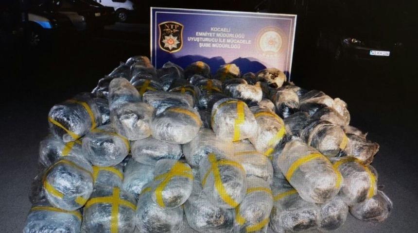 Saman Y&uuml;kl&uuml; Tırda 770 Kilo Esrar Ele Ge&ccedil;irildi